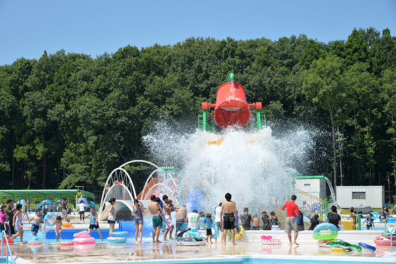 プールやアスレチック、温泉やグランピングなど様々な体験ができる「いがしらリゾート」