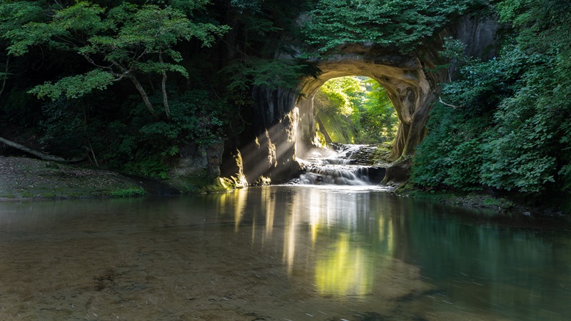 清水渓流広場(濃溝の滝・亀岩の洞窟)