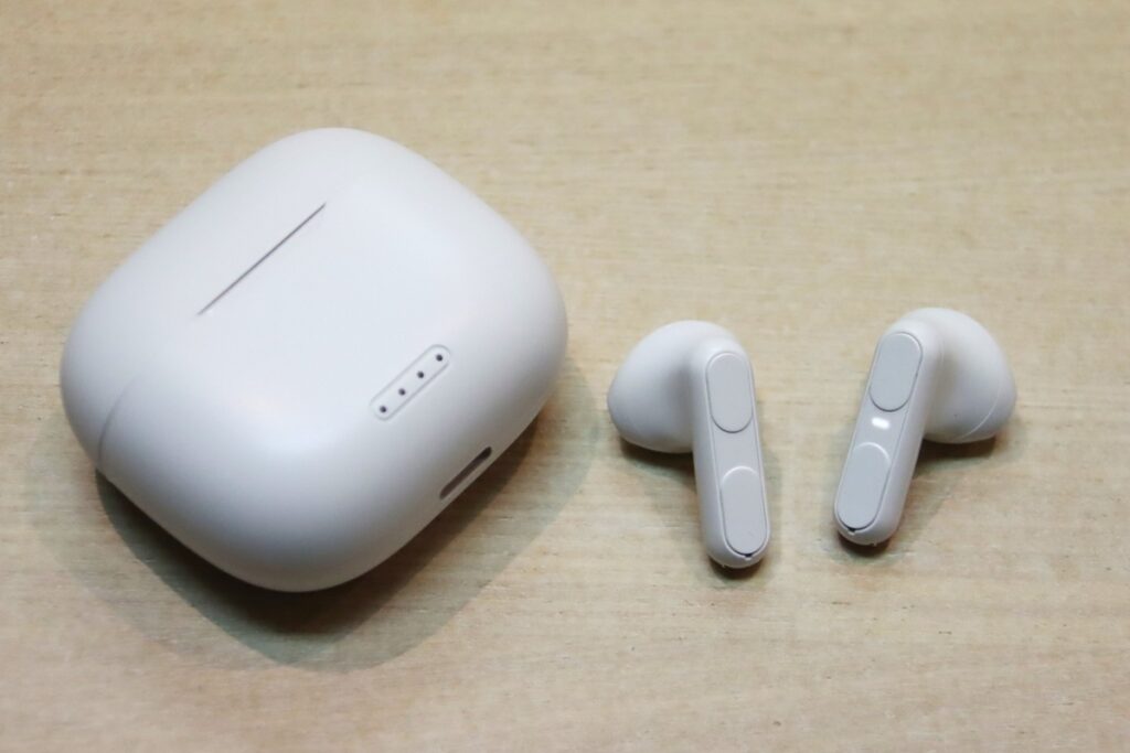リモートワークの頼れるパートナー「ワイヤレスイヤホン 」