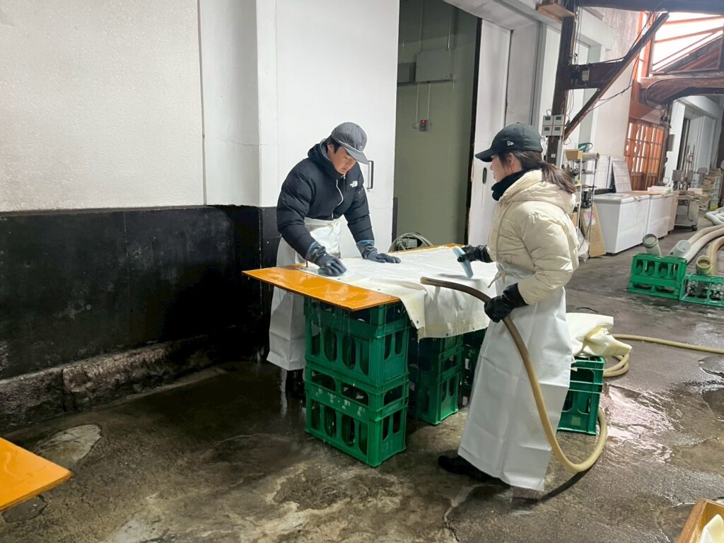 福島県南会津町の「会津酒造」の酒蔵の様子